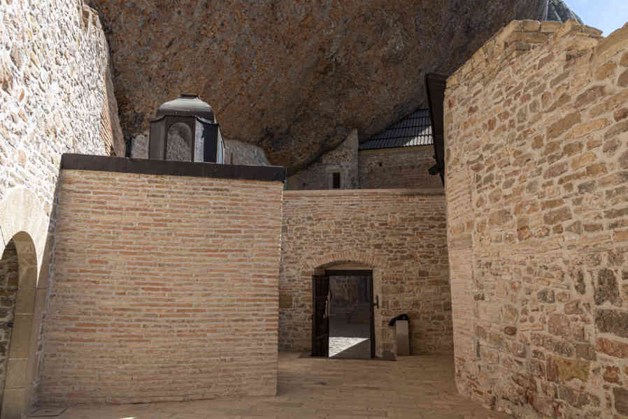Huesca - real monasterio de San Juan de la Peña 16.jpg